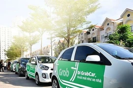 Ai hưởng lợi khi dừng thí điểm kinh doanh xe taxi công nghệ?