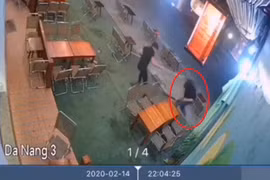 Bàng hoàng cảnh nam thanh niên bị chém gục tại tiệm trà chanh