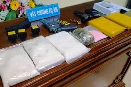 Đột kích ổ buôn bán ma túy thu 3 kg ma túy đá, 2 bánh heroin cùng 3 khẩu súng