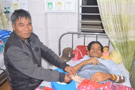 Nhà nghèo mang bệnh nặng