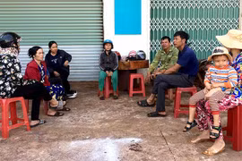 Vụ 2 người tử vong trong xe ô tô bốc cháy: Tang thương xóm nhỏ