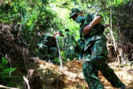 Cắm chốt cùng lính biên phòng: Nơi nắng như nung, gió như rang