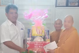 Chủ tịch Ủy ban MTTQ Việt Nam tỉnh Gia Lai thăm, chúc mừng Đại lễ Phật đản tại An Khê và Đak Pơ