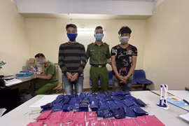 Khen thưởng tập thể xuất sắc phá đường dây vận chuyển gần 130kg ma túy