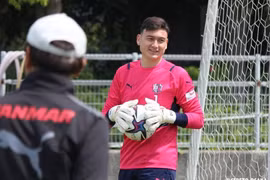 Đặng Văn Lâm tập trung với đội tuyển Việt Nam tại UAE