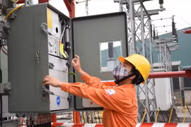 Đề xuất giảm giá điện đợt 3, nhưng "không được gây áp lực tăng giá năm sau"