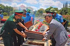 Gia Lai: An táng 12 hài cốt liệt sĩ