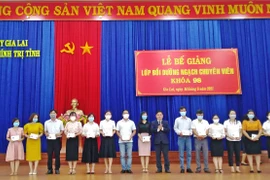 Gia Lai: Bế giảng lớp bồi dưỡng kiến thức quản lý hành chính Nhà nước ngạch chuyên viên