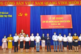 Gia Lai: Bế giảng lớp bồi dưỡng kiến thức quản lý hành chính Nhà nước ngạch chuyên viên