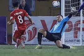 Văn Lâm không sang UAE, xem clip để thấy Tấn Trường đáng tin cậy thế nào