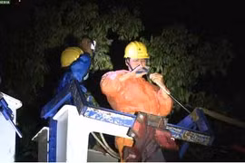 Kon Tum: Mưa dông gió lốc tốc mái nhiều nhà dân, sét đánh hỏng đường điện