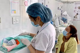 Khoa Sơ sinh-Bệnh viện Nhi: Mang lại niềm vui cho bà mẹ sinh non