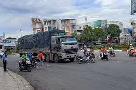 Một học sinh lớp 12 bị xe tải cán tử vong