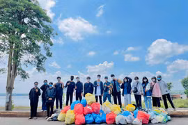 Từ hình ảnh bạn trẻ nhặt rác ở hồ Ea Kao: Thất vọng cho khách tham quan!