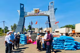 Gia Lai hỗ trợ nhu yếu phẩm, vật tư y tế cho kiều bào ở Campuchia