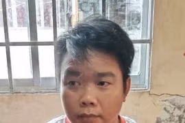 Xông vào bệnh viện truy sát bệnh nhân đang cấp cứu rồi cùng vợ trốn biệt tăm