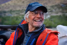 Cụ ông 75 tuổi lập kỷ lục chinh phục đỉnh Everest