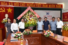 Bí thư Tỉnh ủy Gia Lai thăm, chúc mừng 70 năm Ngày truyền thống ngành Công thương