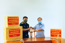 Phó Bí thư Thường trực Tỉnh ủy Châu Ngọc Tuấn thăm, tặng quà Ban Chỉ huy Quân sự huyện Đức Cơ