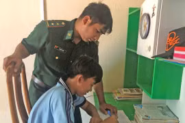 Cán bộ, chiến sĩ Đồn Biên phòng Cửa khẩu Quốc tế Lệ Thanh học và làm theo Bác mỗi ngày