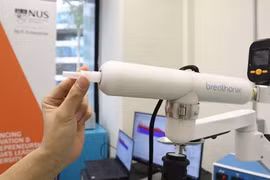 Singapore phê duyệt xét nghiệm nhanh COVID-19 qua hơi thở