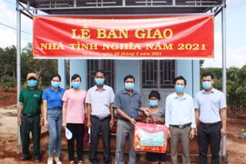 Ia Grai: Bàn giao 3 nhà tình thương cho hộ nghèo