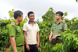 Câu lạc bộ "Bạn giúp bạn": Xóa mặc cảm bằng tình yêu thương