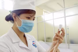 Tai biến sau tiêm vaccine phòng COVID-19: Đừng quá hoang mang