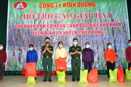 Công ty Bình Dương tặng 875 suất quà cho người dân khó khăn