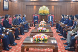 Thường trực Tỉnh ủy Gia Lai tiếp Đoàn đại biểu cấp cao tỉnh Sê Kông