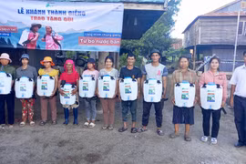 Khánh thành giếng khoan và tặng gùi chứa nước cho hộ nghèo huyện Ia Pa