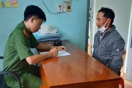 Đối tượng bị truy nã 28 năm ra đầu thú