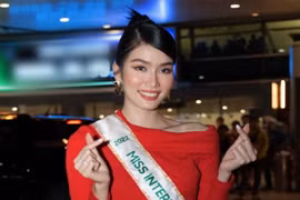 Phương Anh lên đường thi Hoa hậu Quốc tế 2022