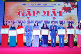 Gia Lai gặp mặt kỷ niệm 40 năm Ngày Nhà giáo Việt Nam