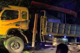 Phóng xe máy nhanh tông vào xe tải, 3 nam thanh niên tử vong tại chỗ