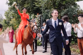 Cô gái Việt lấy thầy giáo Úc điển trai: Mọi thứ bắt đầu từ đề xuất kết bạn Facebook