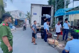 Bắt xe tải chở gần 8 tấn thịt trâu, bò đông lạnh nghi nhập lậu