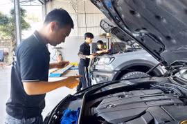 Nghề "make up" xế cưng ở phố núi Pleiku