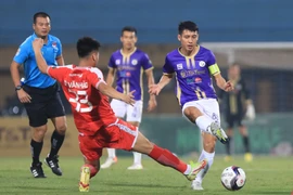 Nghĩ về tương lai V.League