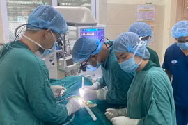 Cứu sống bé sơ sinh nặng 870 gram tại Bệnh viện Tim