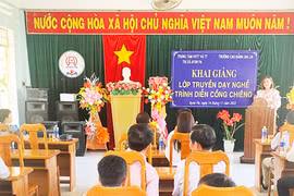 Ayun Pa khai giảng lớp truyền dạy nghề trình diễn cồng chiêng