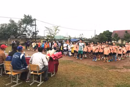 230 em tham gia Ngày hội bóng đá