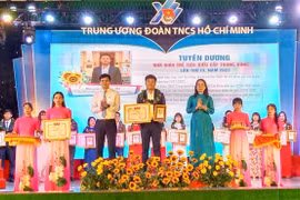T.Ư Đoàn trao Giải thưởng Nhà giáo trẻ tiêu biểu