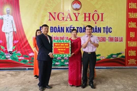 Bí thư Thành ủy Pleiku Trịnh Duy Thuân dự Ngày hội đại đoàn kết tại phường Yên Thế