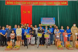 Tổ chức chương trình "Kết nối yêu thương" tại làng Kép