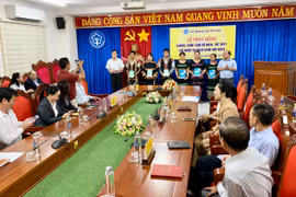 Phát động chương trình tặng sổ BHXH, thẻ BHYT cho người có hoàn cảnh khó khăn