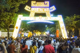 Lễ hội khinh khí cầu kỷ niệm 200 năm thành cổ Sơn Tây