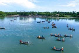 Mưu sinh trên đầm An Khê: Nghệ thuật lưới lùng