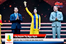 Chị Huỳnh Thị Ngọc Hạnh nhận giải thưởng Doanh nhân trẻ Việt Nam tiêu biểu