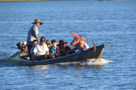 Mưu sinh trên đầm An Khê: Chìm nổi phận thuyền